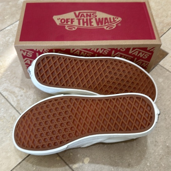NWT Vans Classic Slip On - Picture 9 of 11